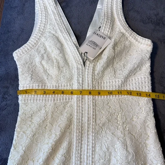 Halter Lace Front Slit Dress In White Size 6. NWT - Picture 9 of 13